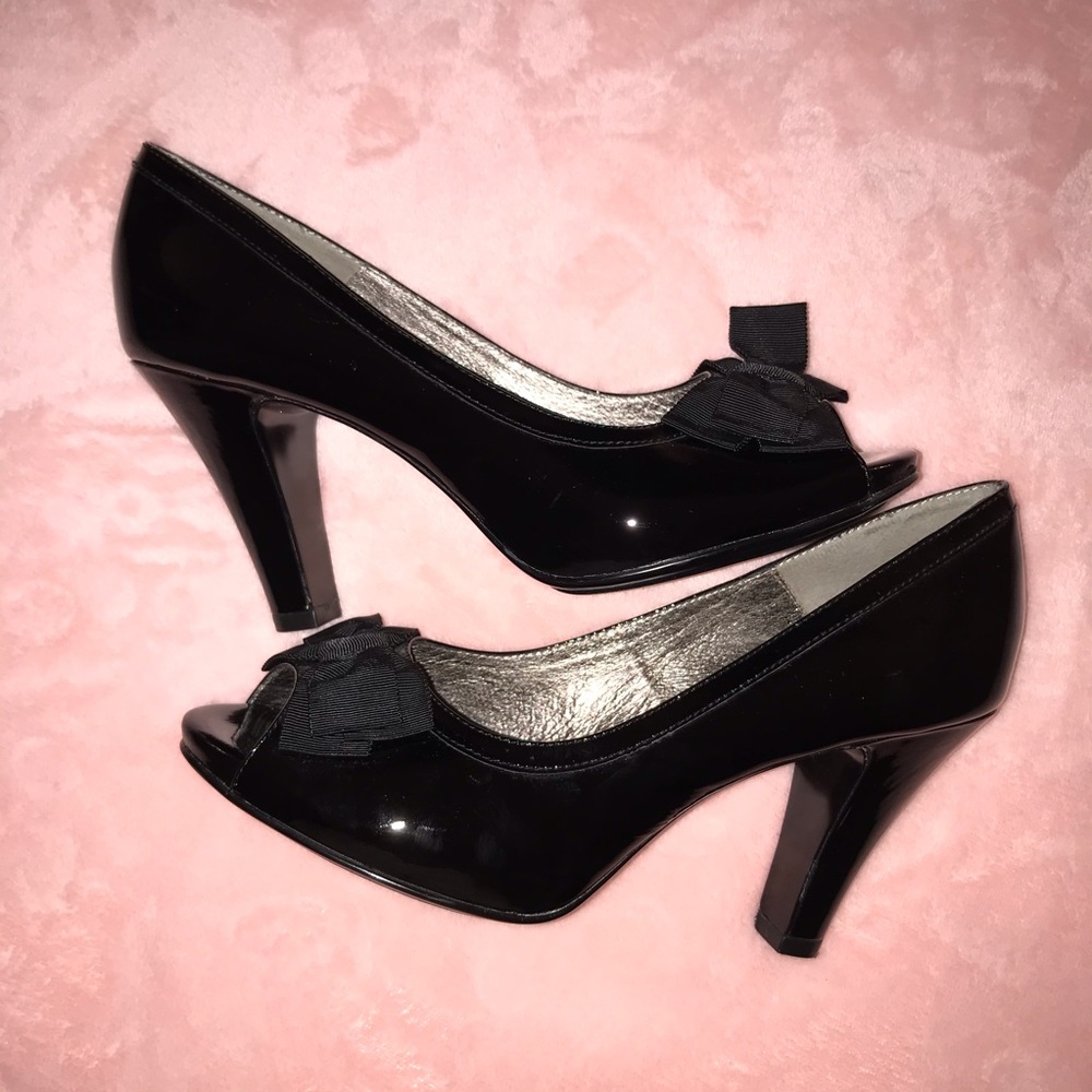 Sofft patent bow tie heels